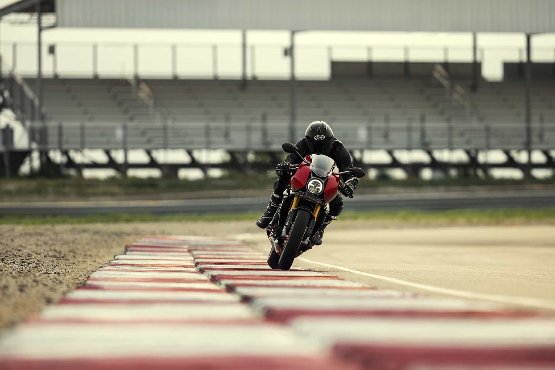 Triumph Speed Triple 1200 RR: le foto