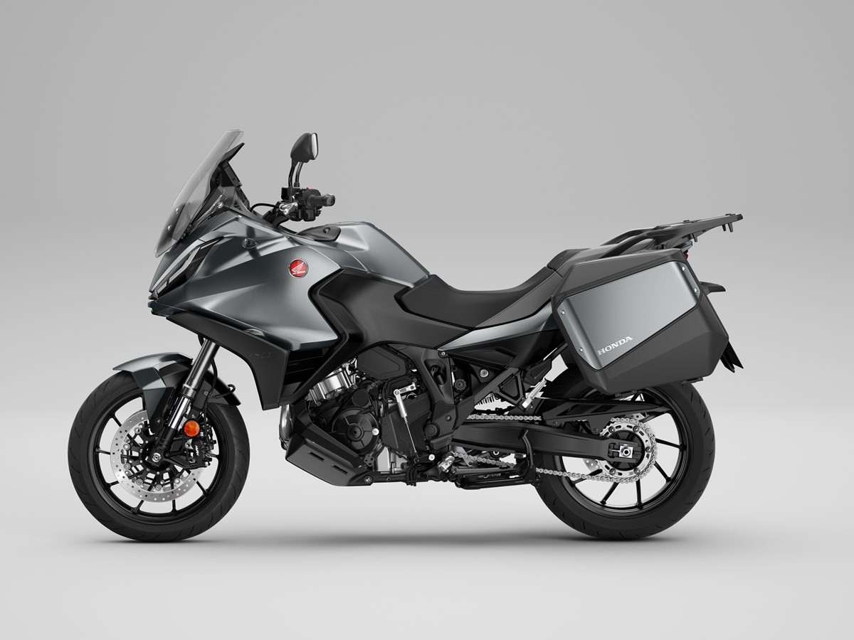 Honda NT1100: le foto ufficiali