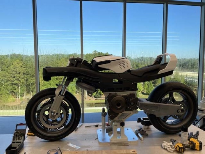 Ducati Supermono: Pierre Terblanche ridisegna il modello del 1992