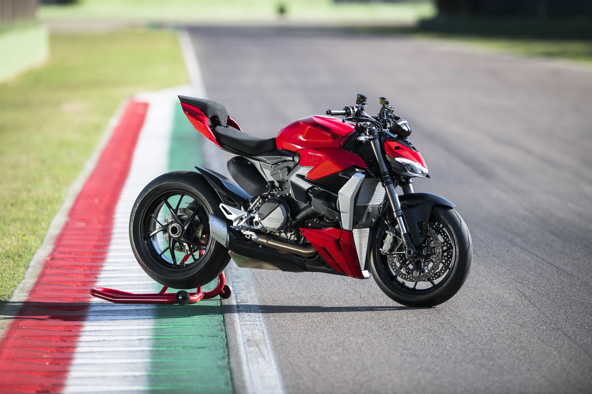 Ducati World Premiere 2022: svelate Streetfighter V2 e Streetfighter V4 SP