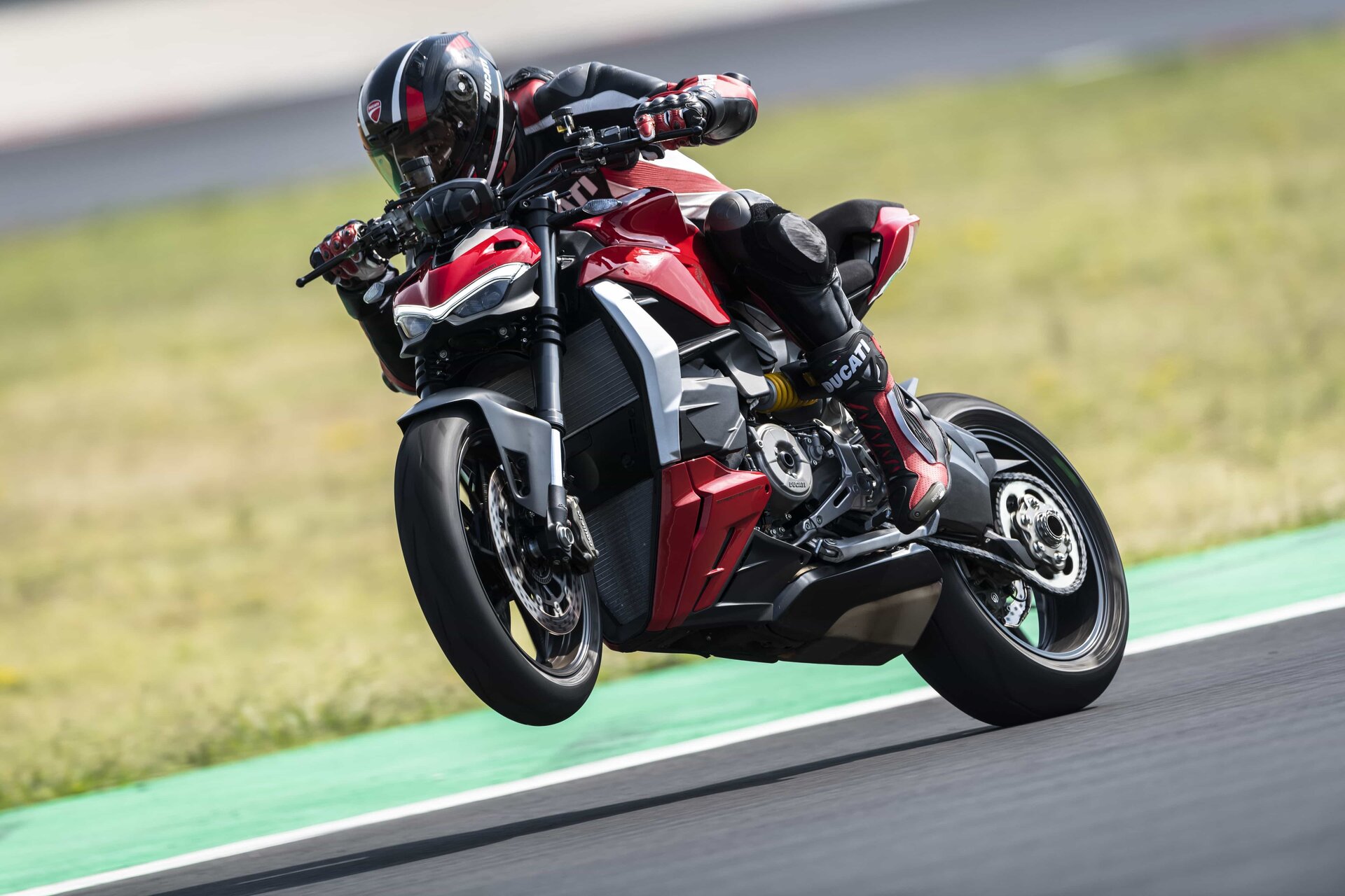 Ducati World Premiere 2022: svelate Streetfighter V2 e Streetfighter V4 SP