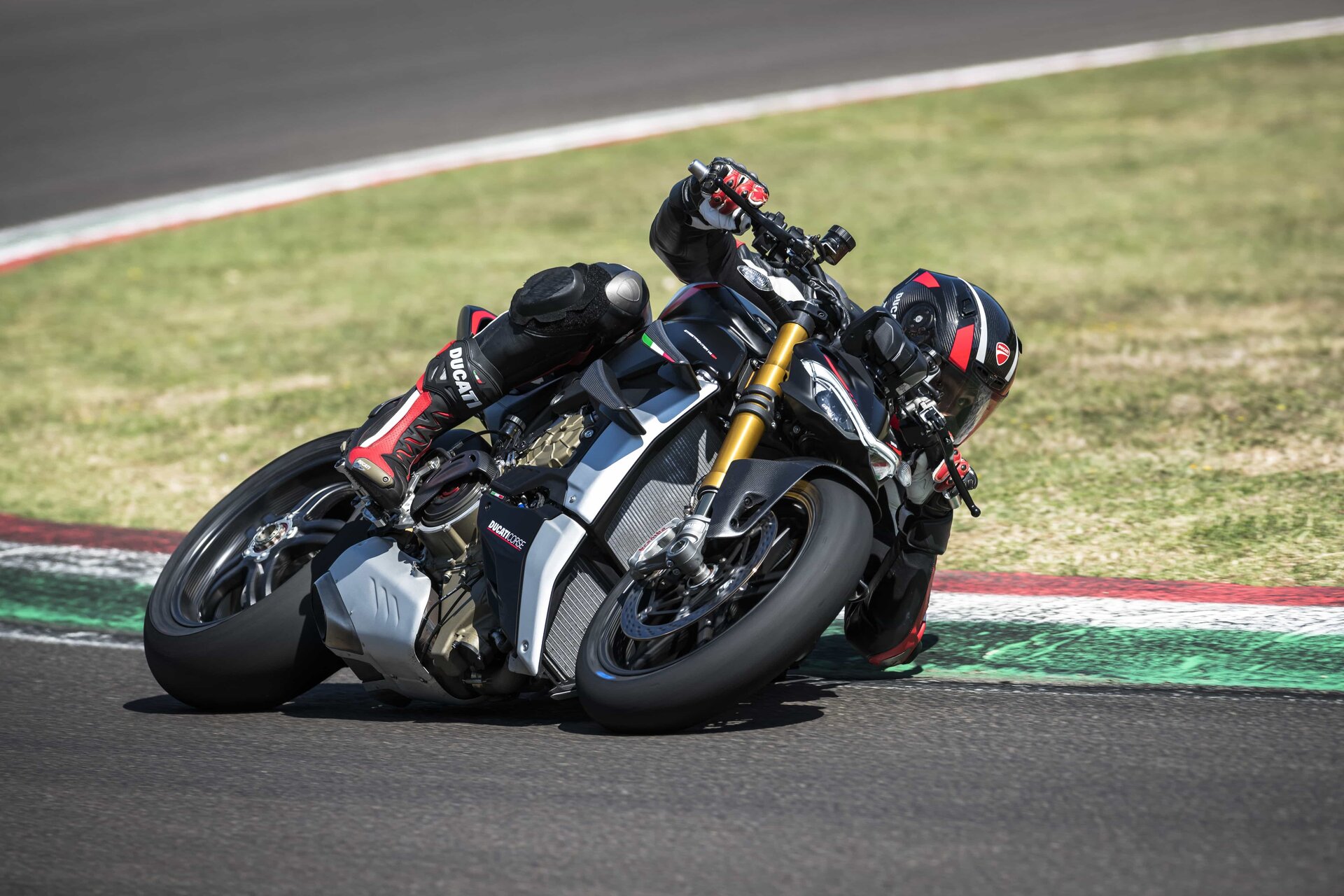 Ducati World Premiere 2022: svelate Streetfighter V2 e Streetfighter V4 SP