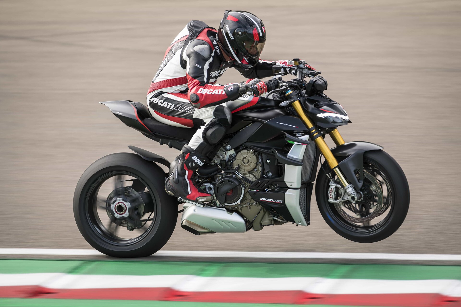 Ducati World Premiere 2022: svelate Streetfighter V2 e Streetfighter V4 SP