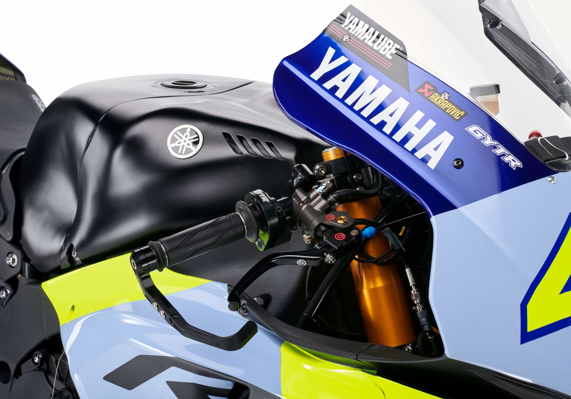 Yamaha omaggia Valentino Rossi con una speciale R1 GYTR VR46