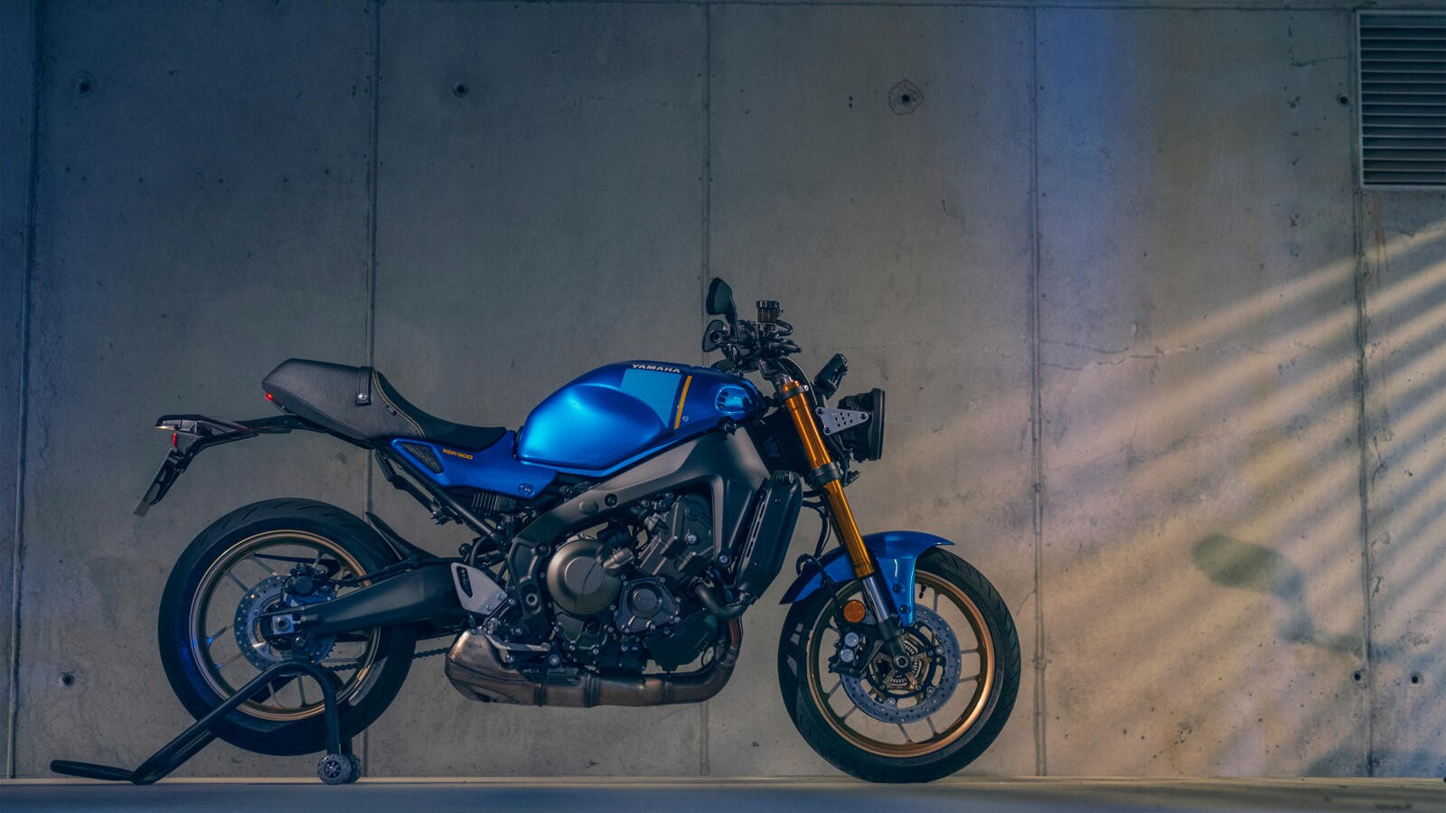 Yamaha XSR900 2022: le foto