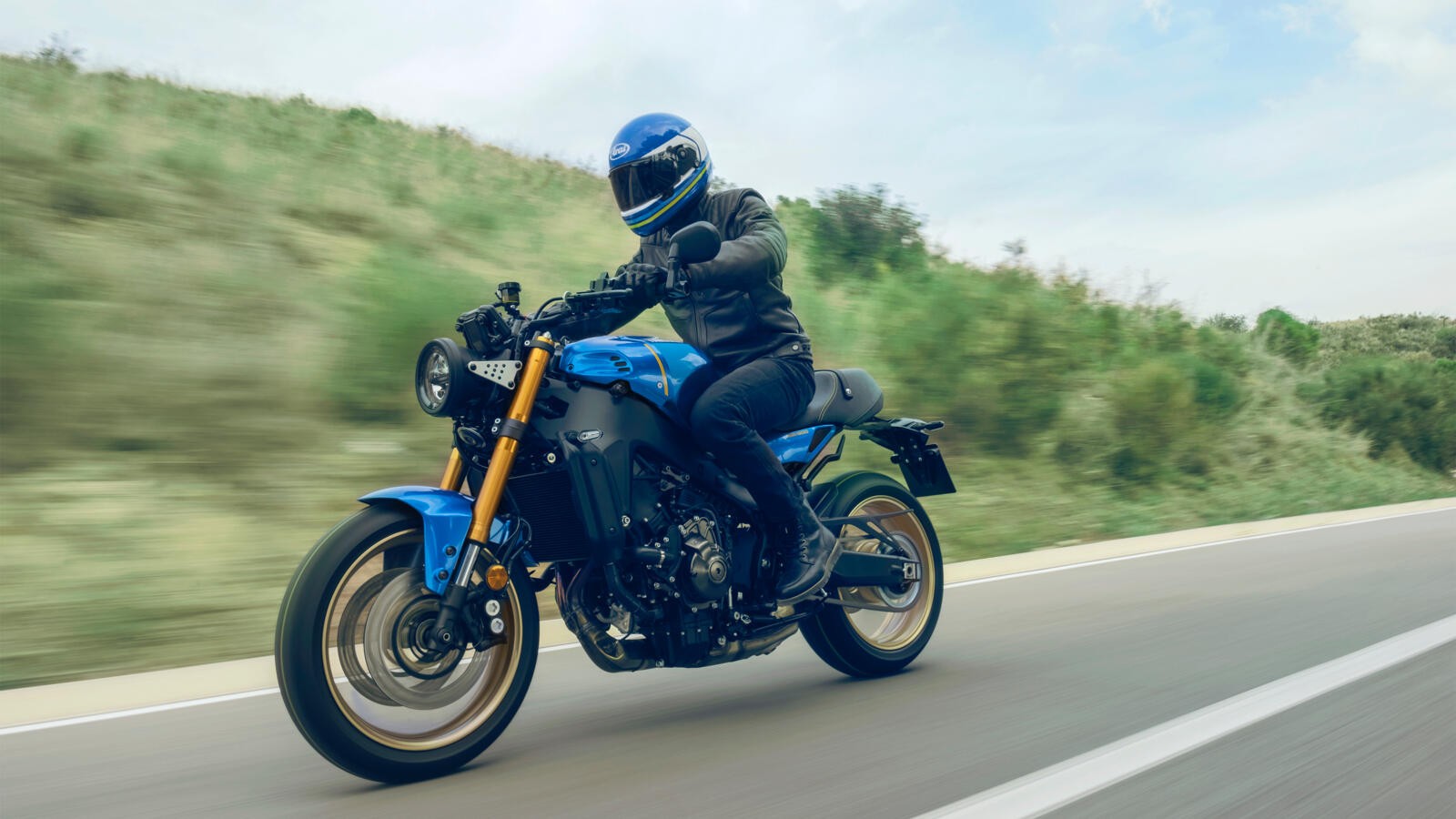 Yamaha XSR900 2022: le foto