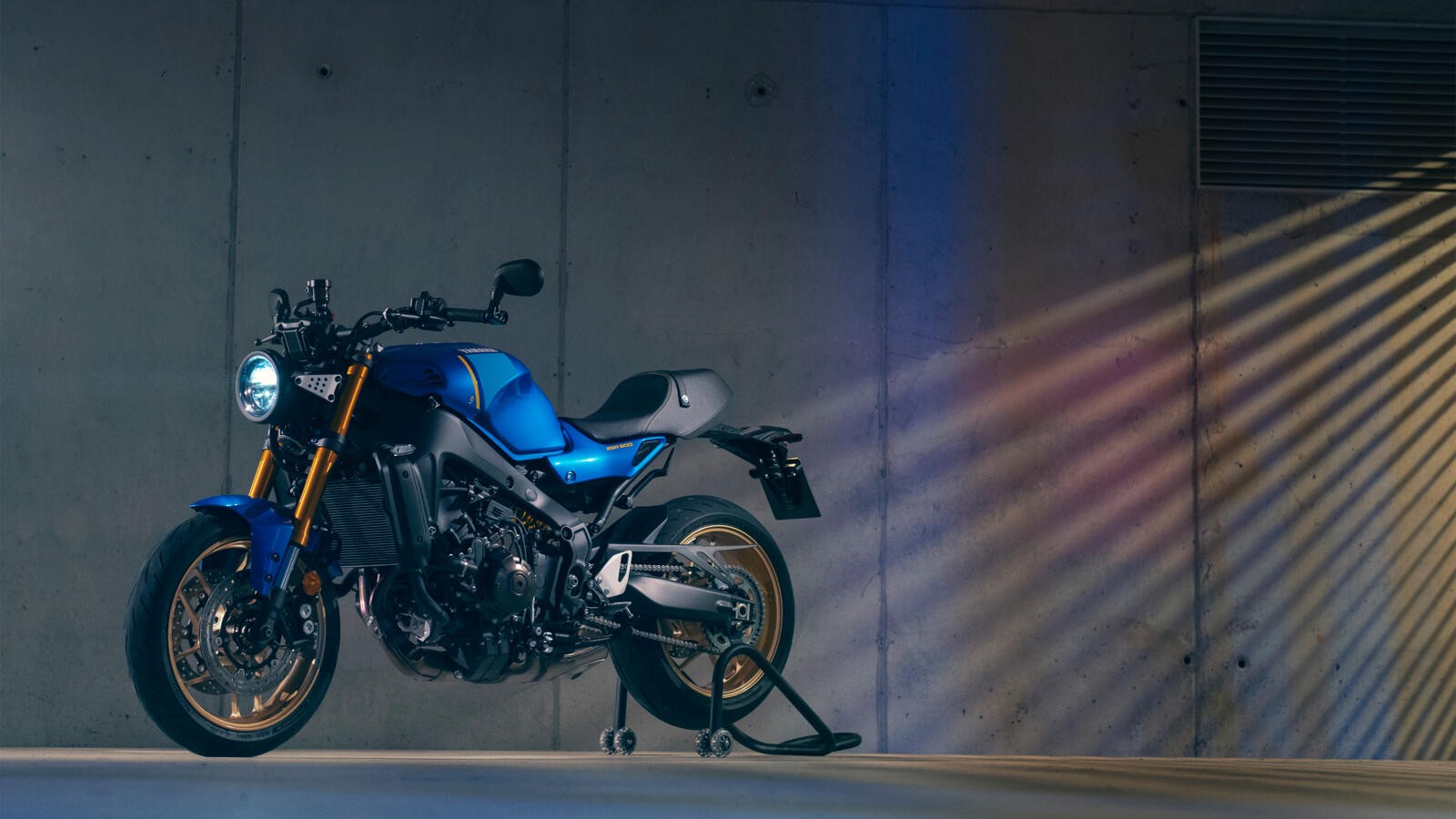 Yamaha XSR900 2022: le foto