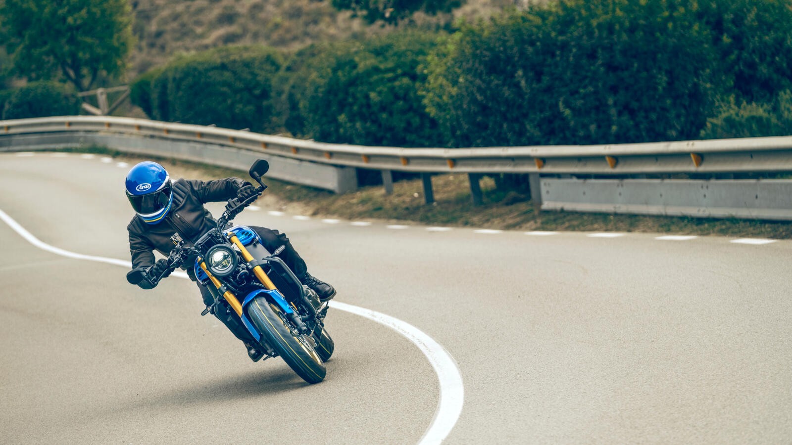 Yamaha XSR900 2022: le foto