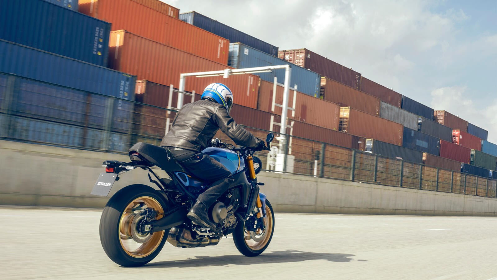 Yamaha XSR900 2022: le foto