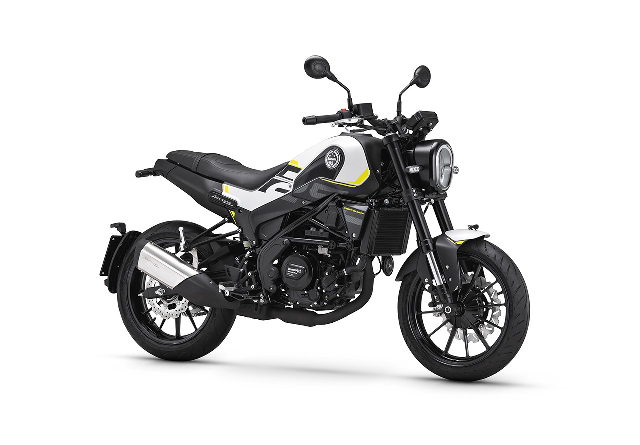 Benelli Leoncino 250 2022: le foto