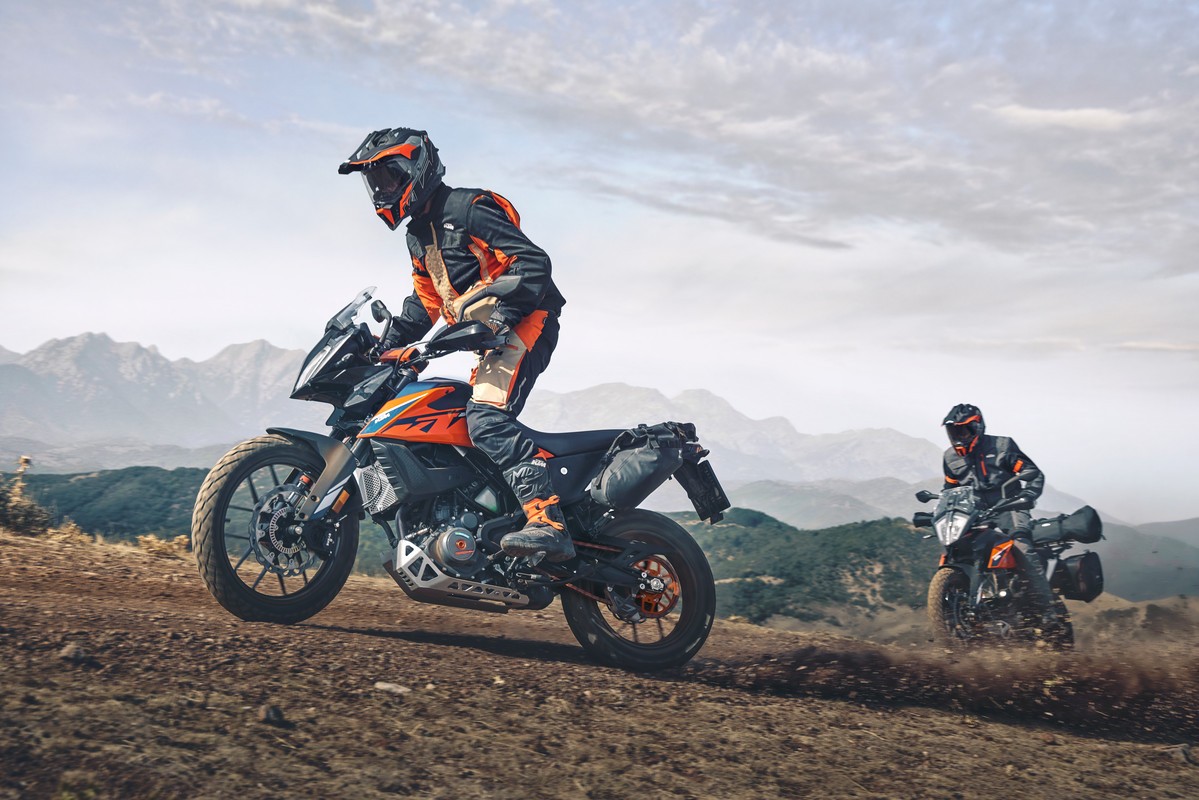 KTM svela la nuova 390 Adventure 2022: foto