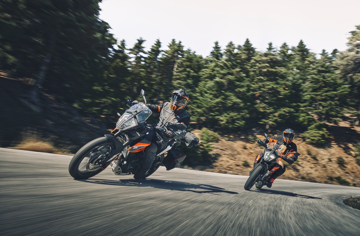 KTM svela la nuova 390 Adventure 2022: foto