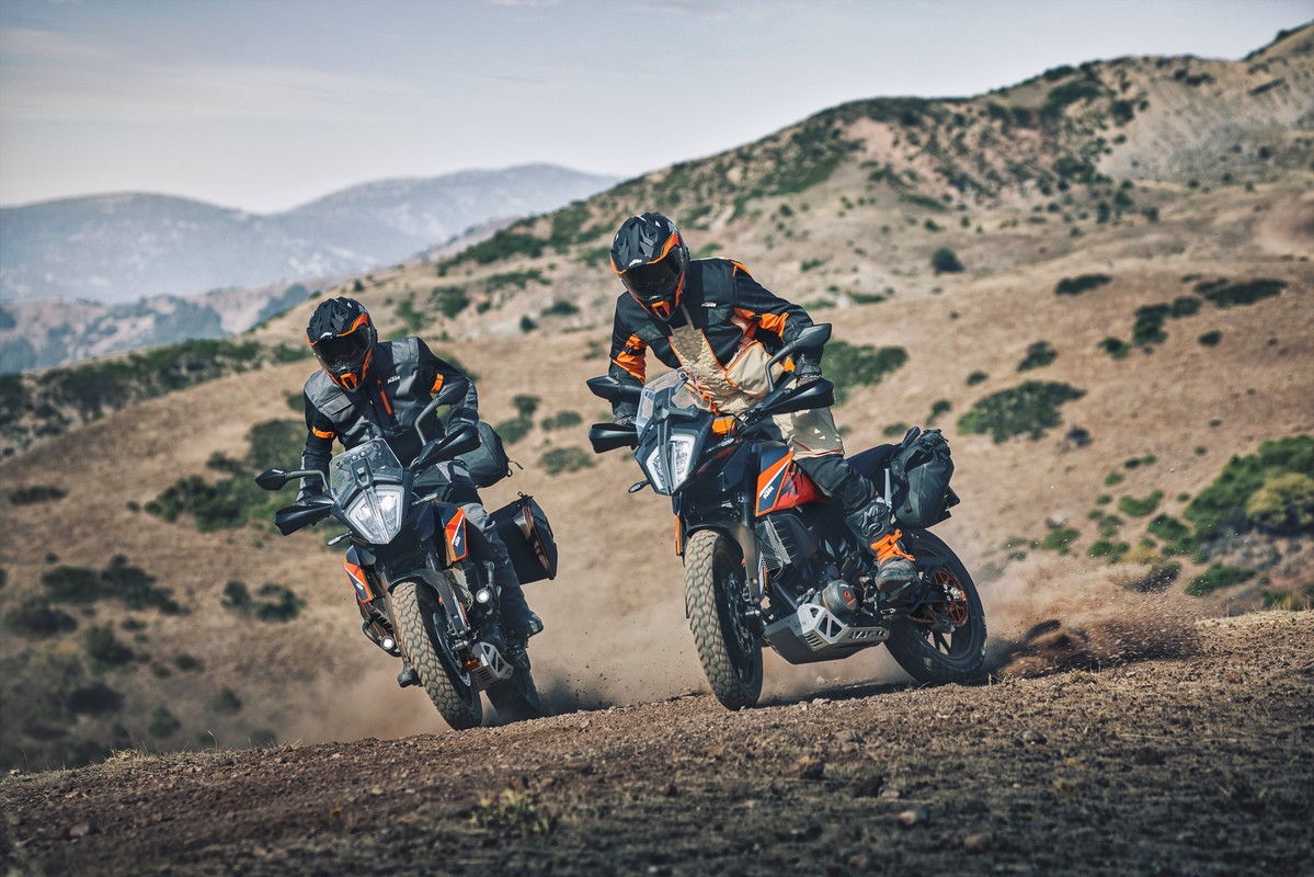 KTM svela la nuova 390 Adventure 2022: foto