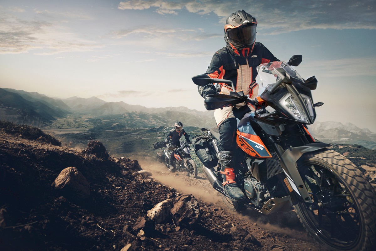 KTM svela la nuova 390 Adventure 2022: foto