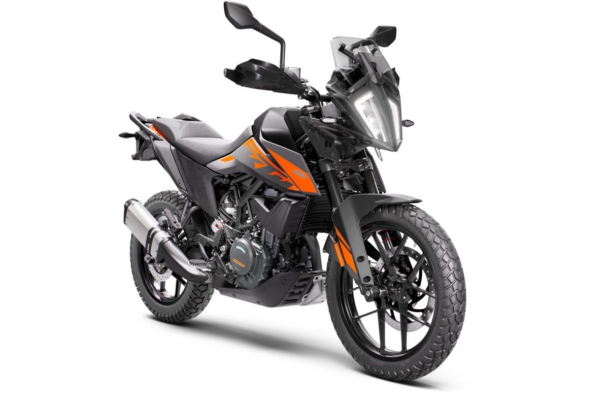 KTM svela la nuova 390 Adventure 2022: foto