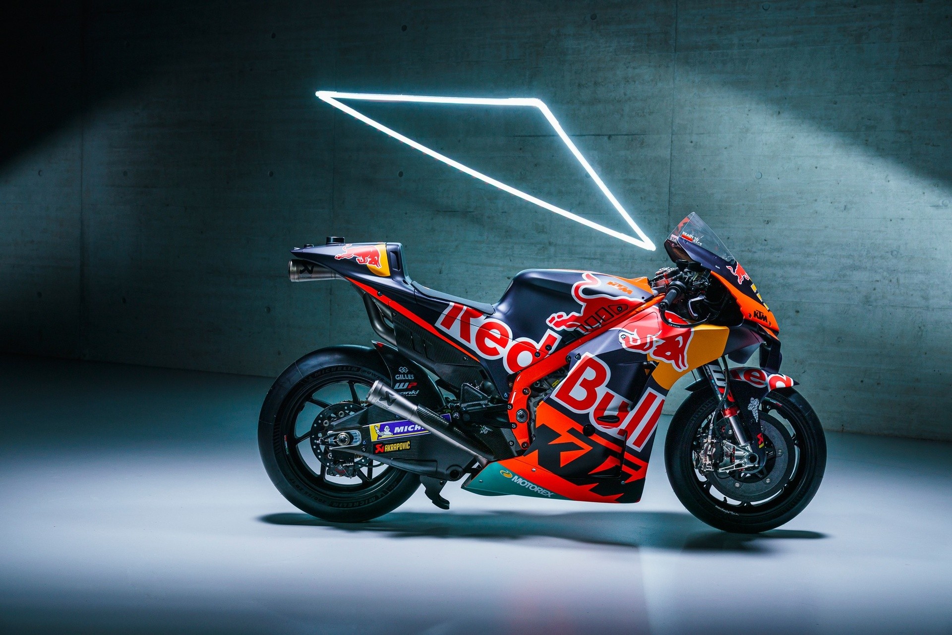 MotoGP, KTM svela la RC16 2022 e i team Factory e Tech3