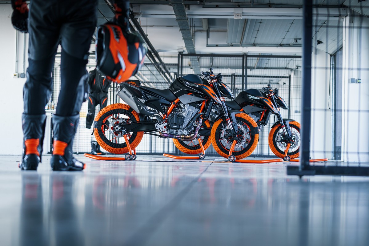 KTM 890 DUKE R 2022