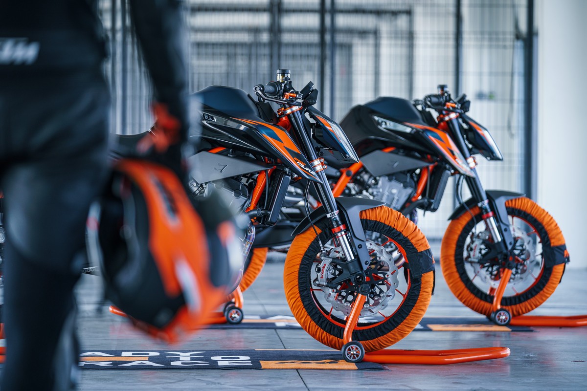 KTM 890 DUKE R 2022