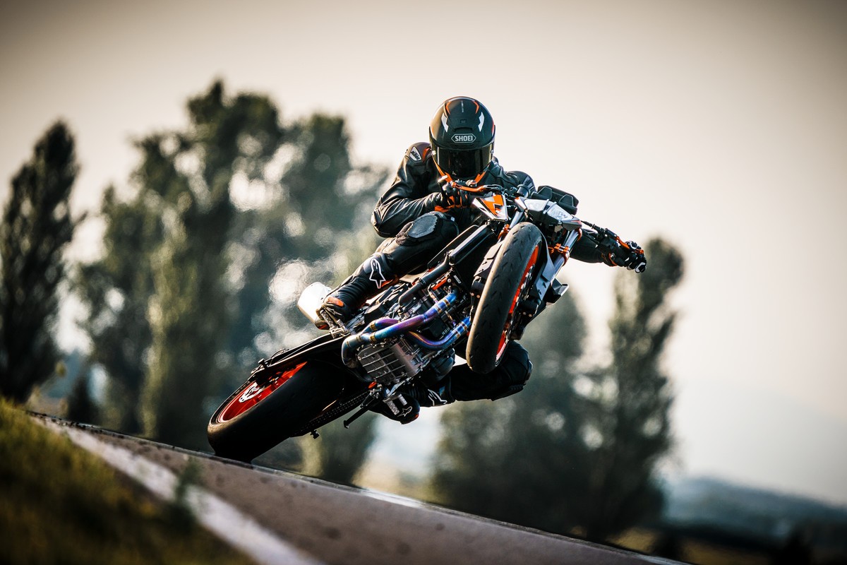 KTM 890 DUKE R 2022