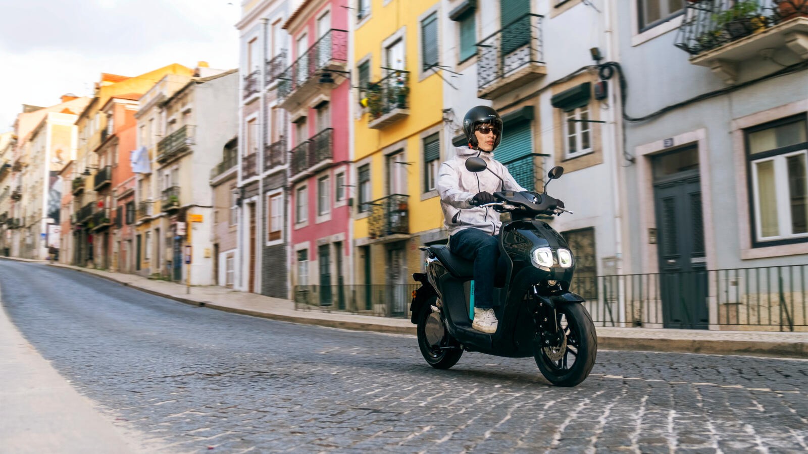 Yamaha NEO's: le foto del primo scooter elettrico