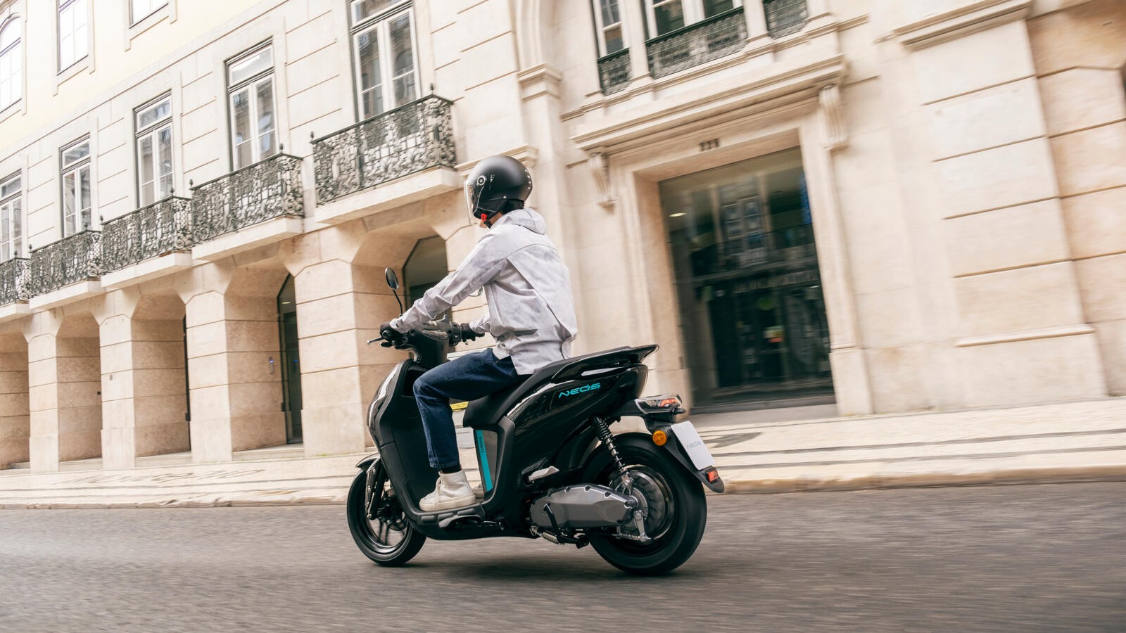 Yamaha NEO's: le foto del primo scooter elettrico