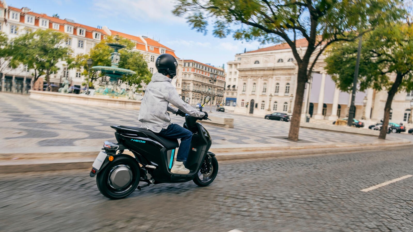 Yamaha NEO's: le foto del primo scooter elettrico