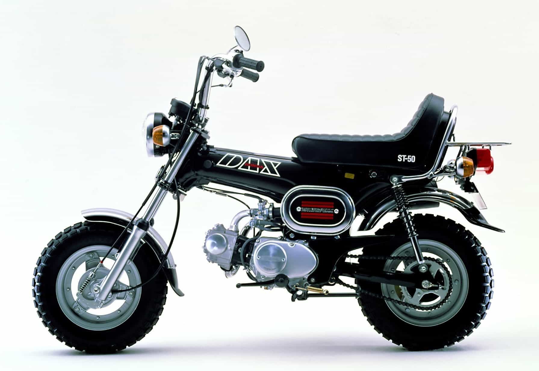 Honda ST125 Dax 2023: le foto