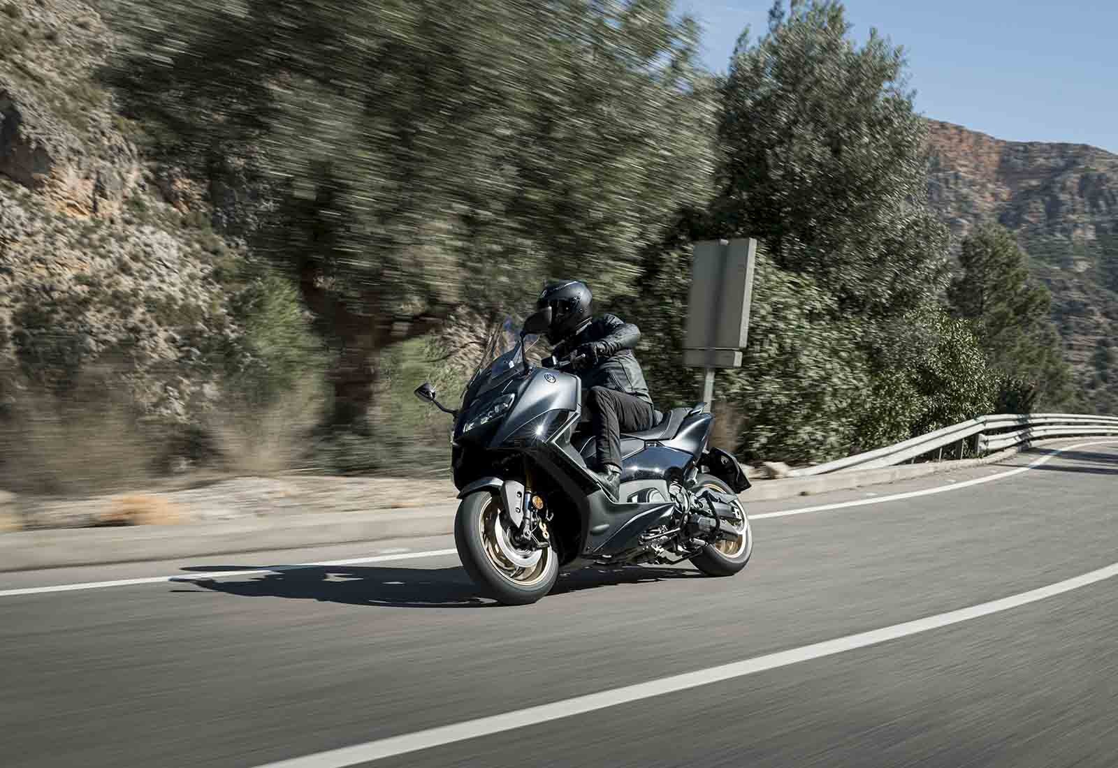 Yamaha TMAX 2022: le foto della prova