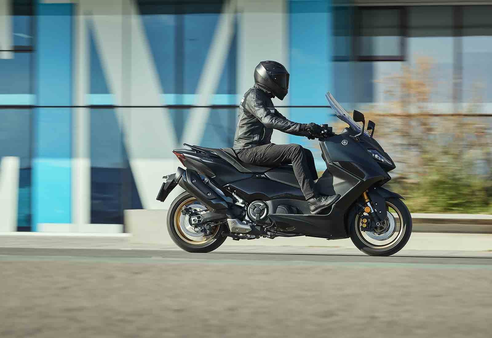 Yamaha TMAX 2022: le foto della prova