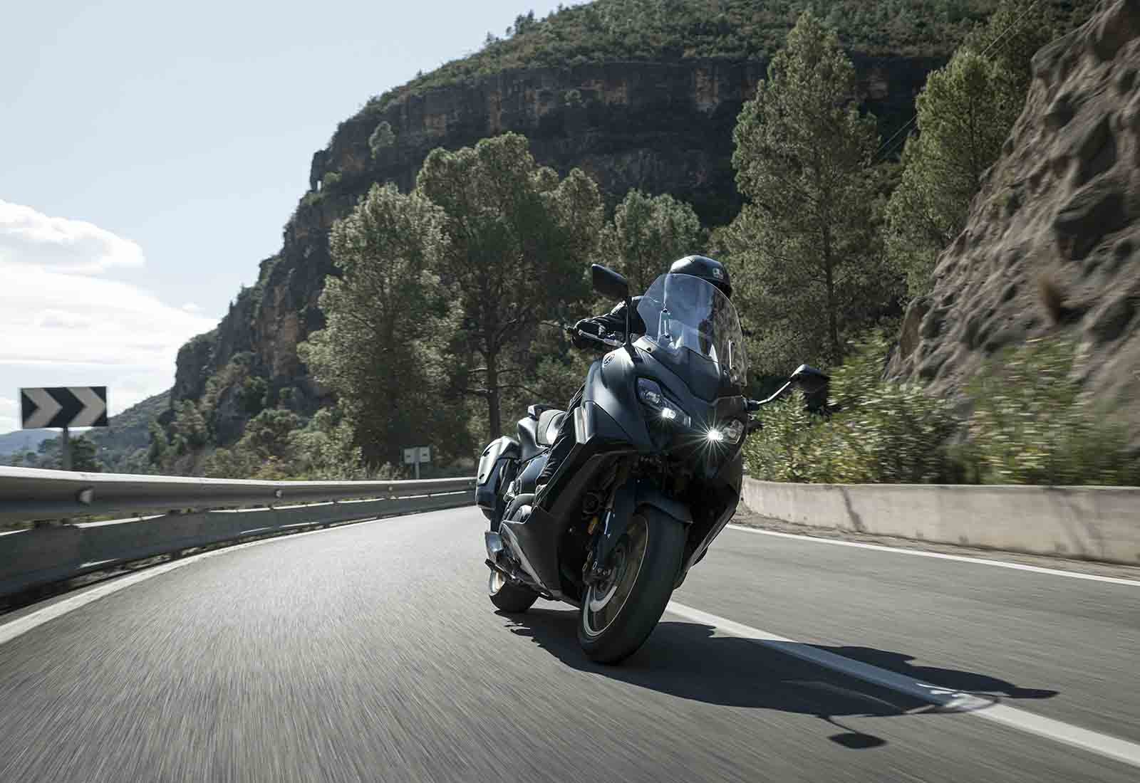 Yamaha TMAX 2022: le foto della prova