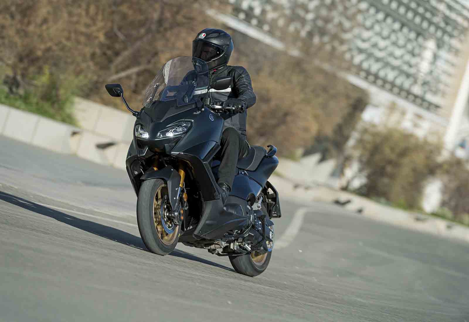 Yamaha TMAX 2022: le foto della prova