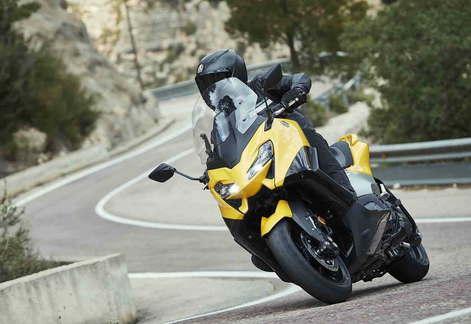 Yamaha TMAX 2022: le foto della prova