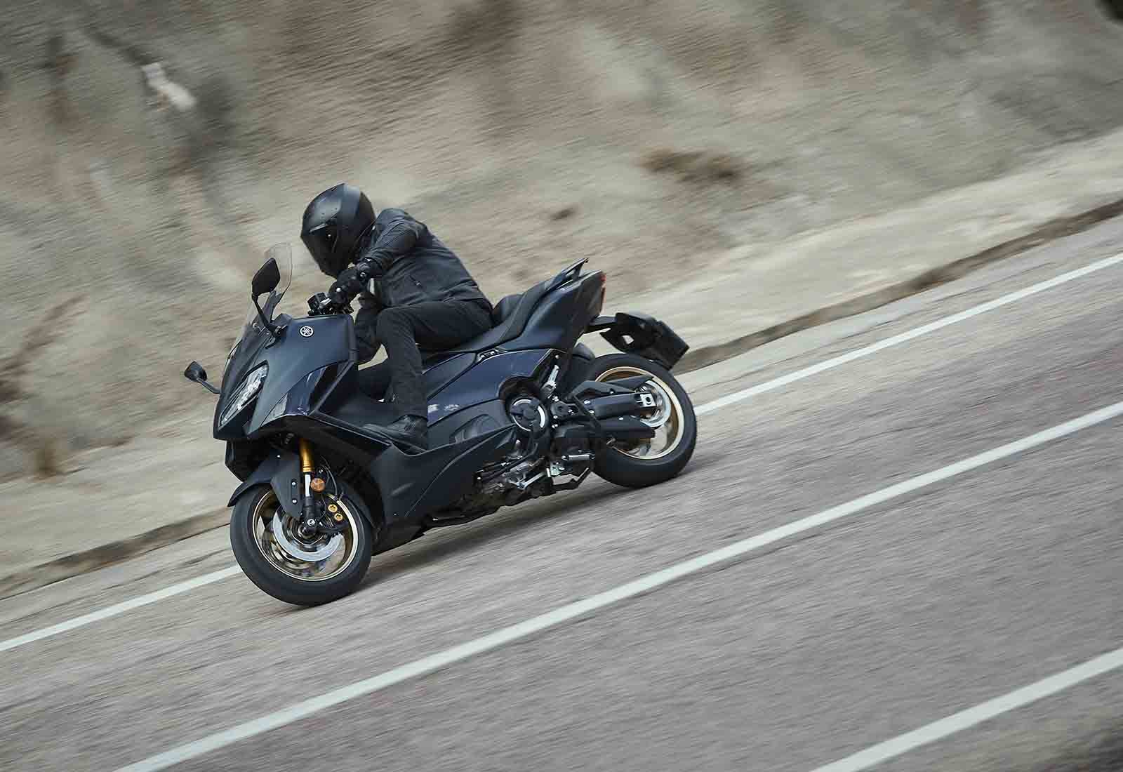 Yamaha TMAX 2022: le foto della prova