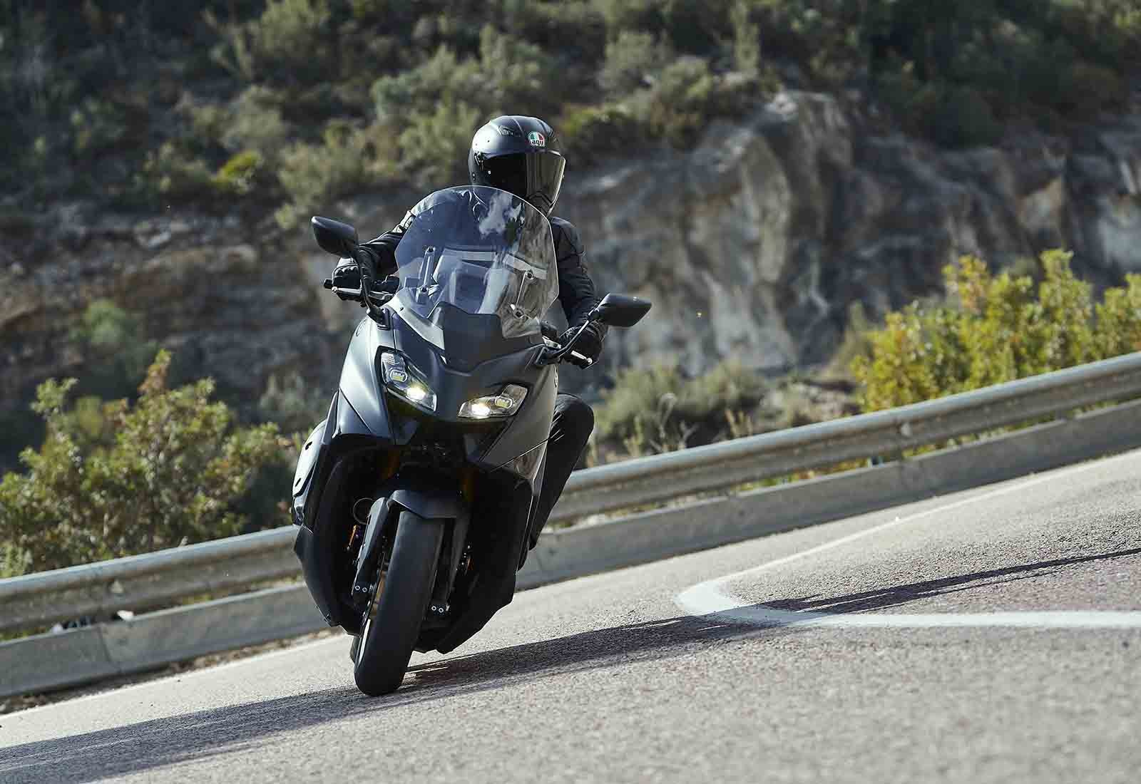 Yamaha TMAX 2022: le foto della prova