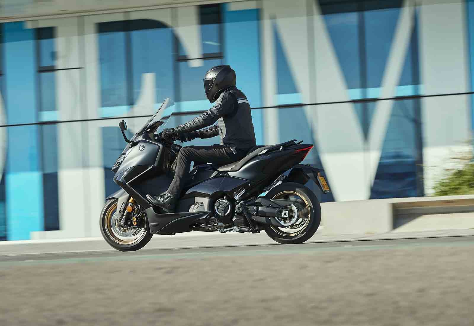 Yamaha TMAX 2022: le foto della prova