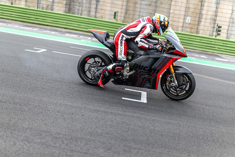 Ducati MotoE: ecco il prototipo in azione (Video)