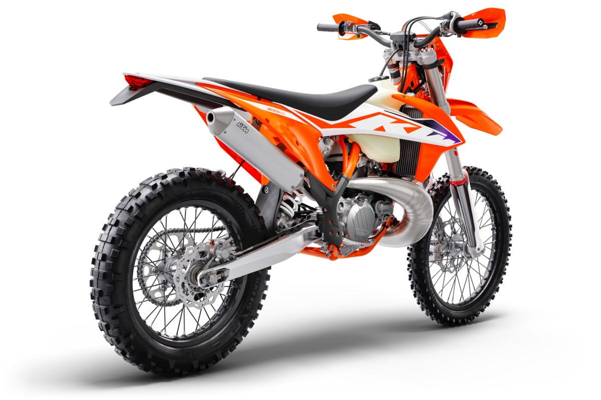 KTM svela la nuova gamma enduro 2023: foto