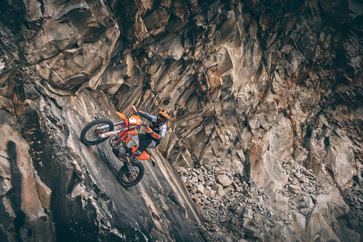 KTM svela la nuova gamma enduro 2023: foto