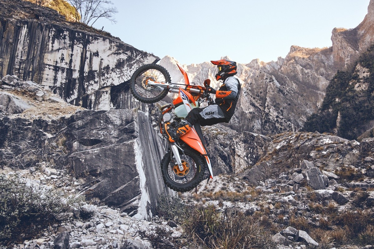 KTM svela la nuova gamma enduro 2023: foto