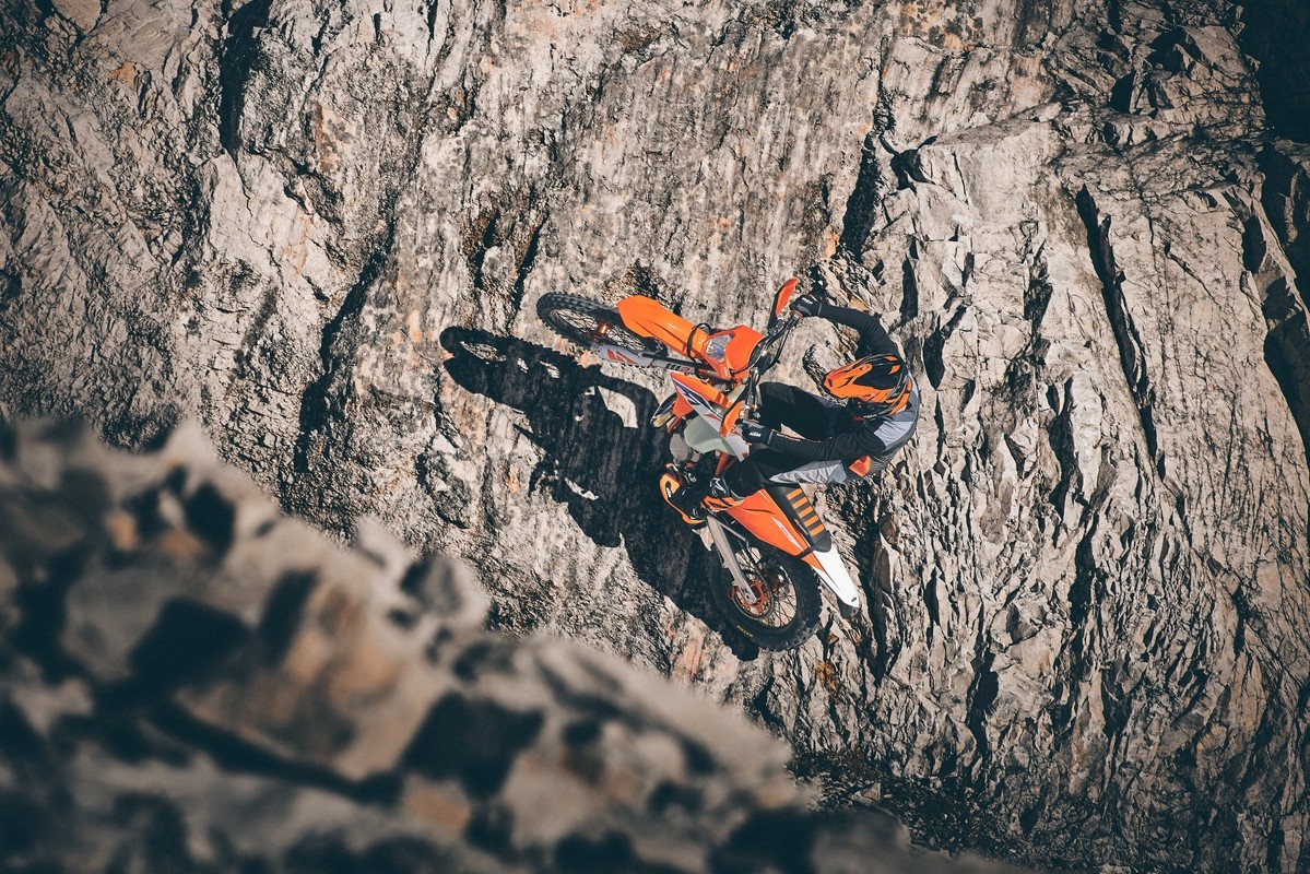 KTM svela la nuova gamma enduro 2023: foto