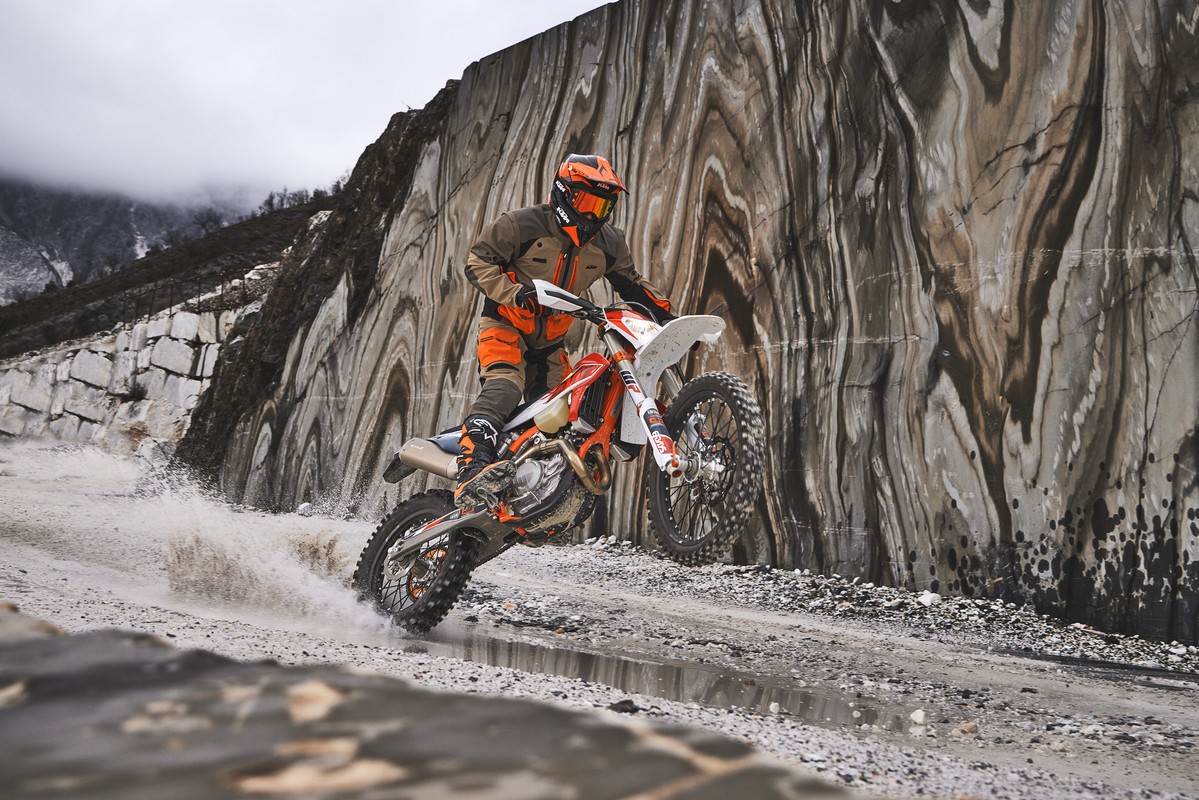 KTM svela la nuova gamma enduro 2023: foto