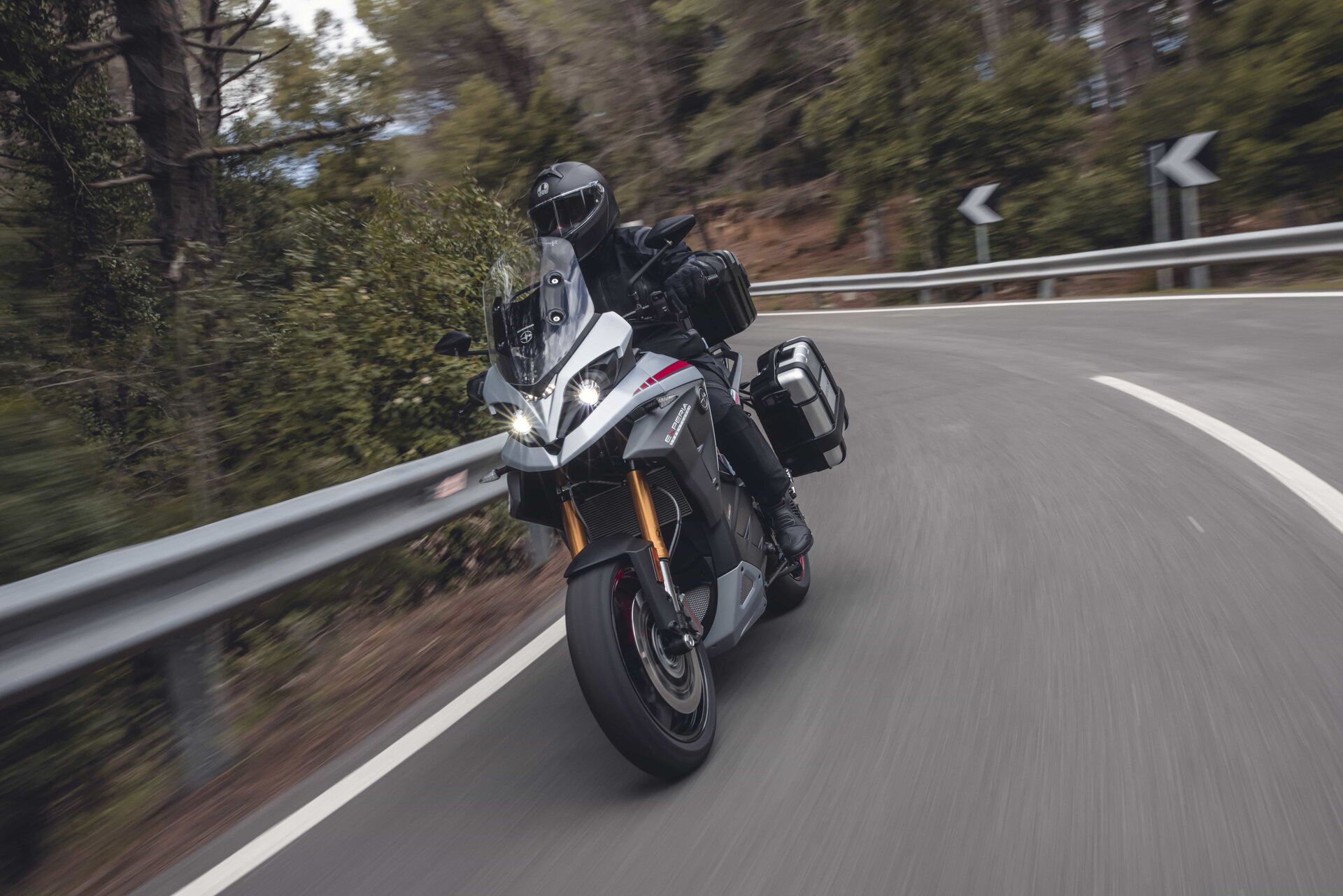 Energica Experia: la moto pensata per il turismo a zero emissioni