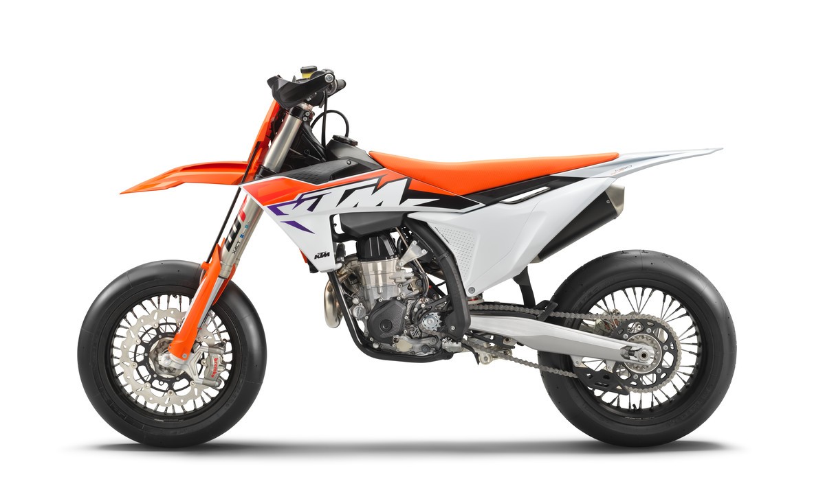 KTM 450 SMR 2023: le immagini ufficiali