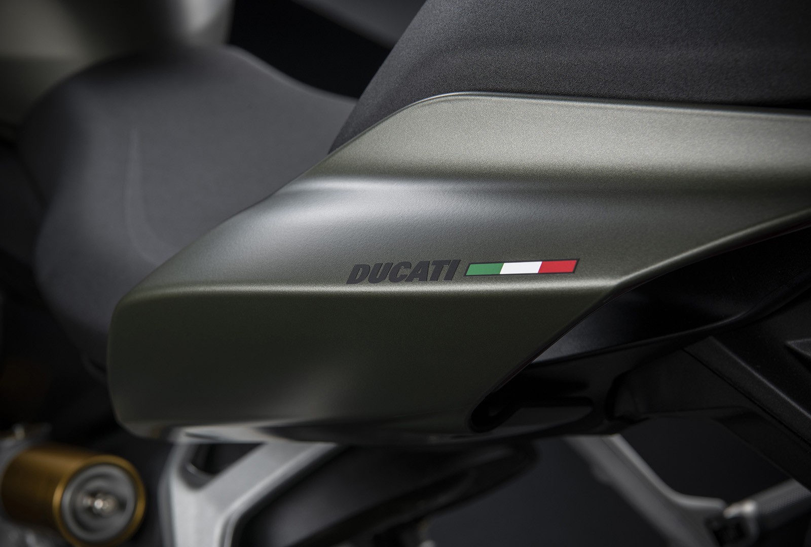 Ducati Streetfighter V2, nuova tinta Storm Green