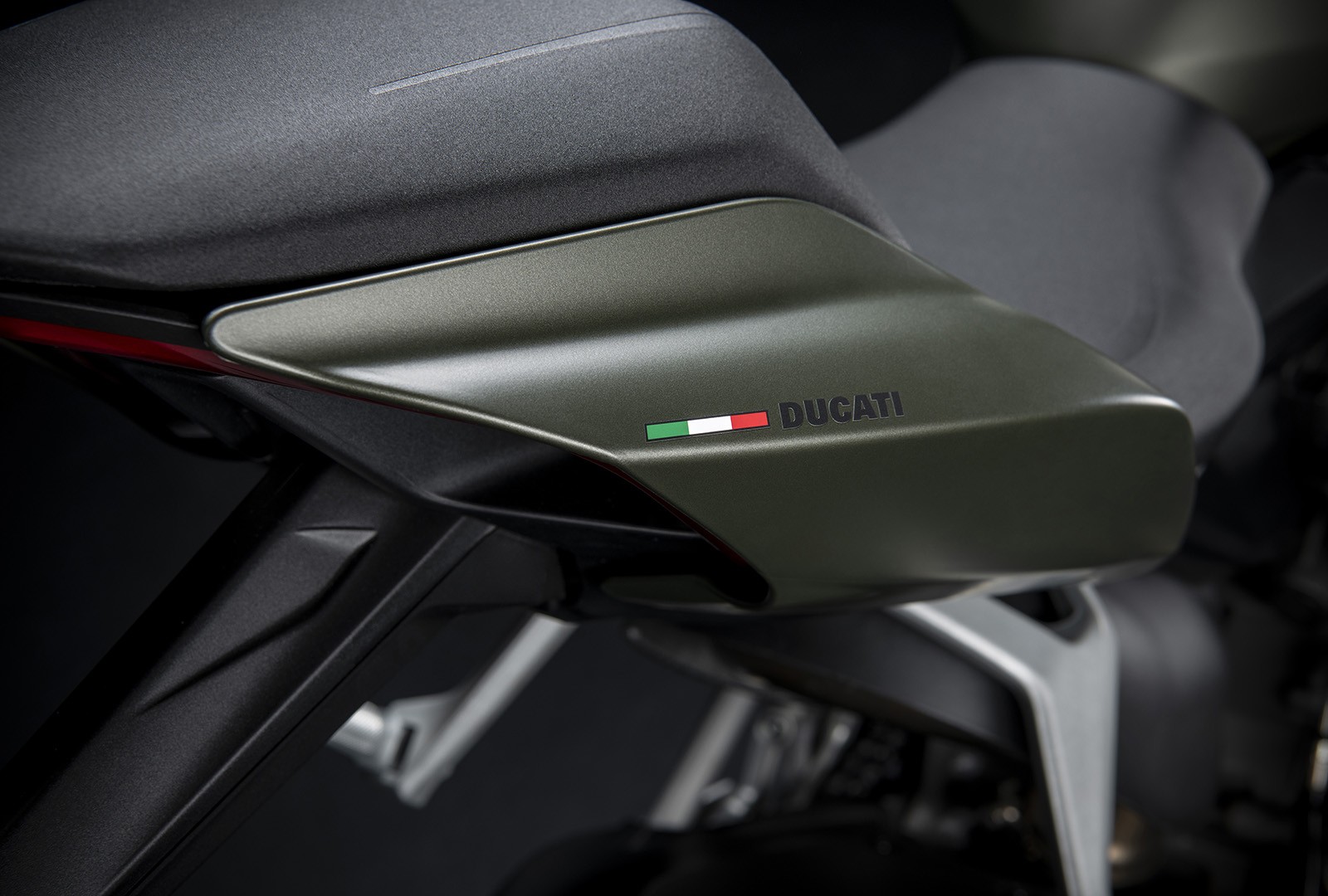 Ducati Streetfighter V2, nuova tinta Storm Green