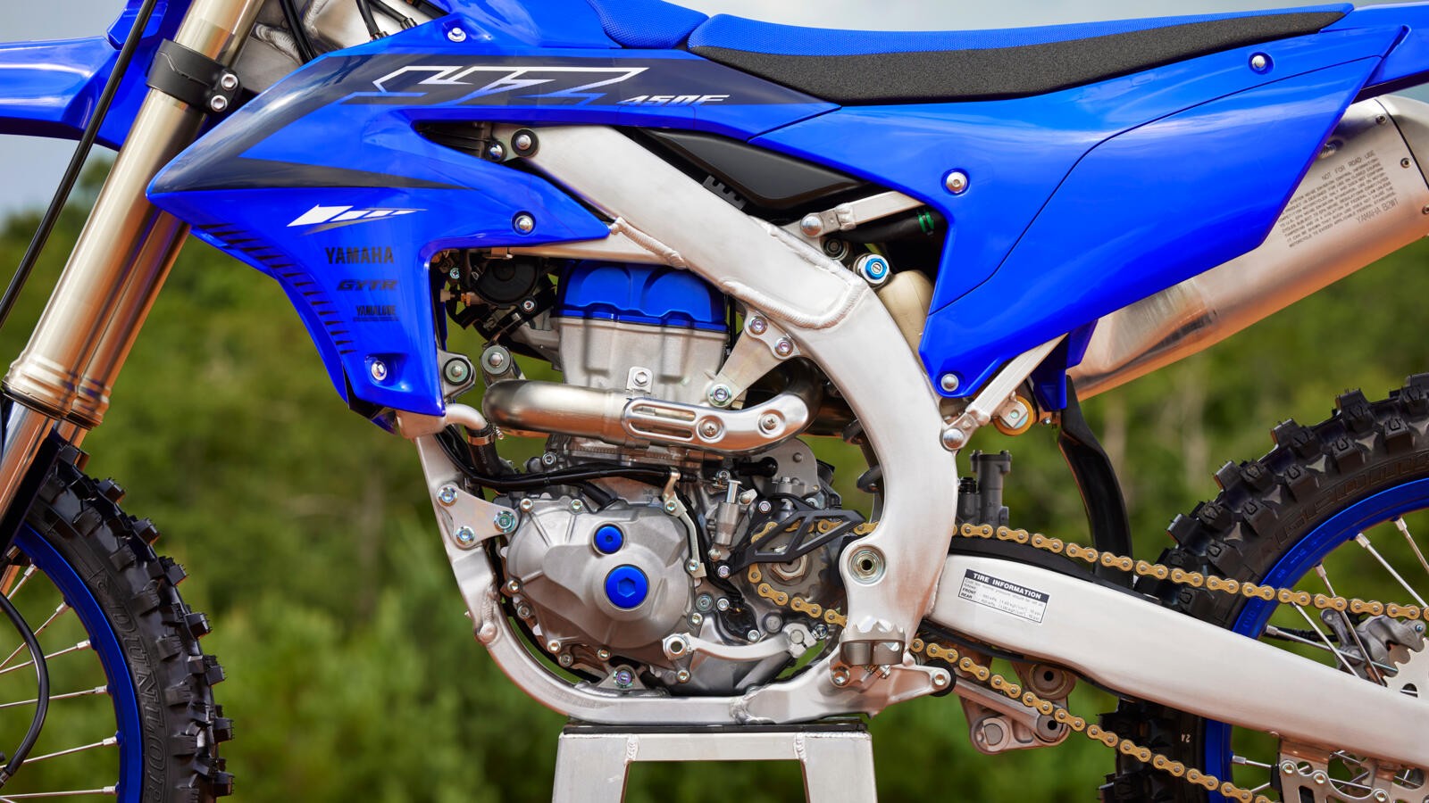 Yamaha YZ450F 2023: le foto