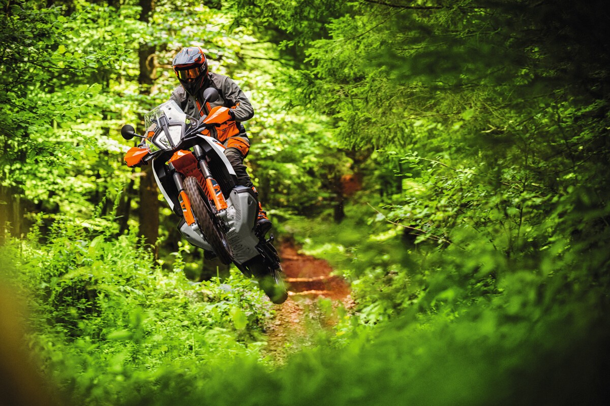 KTM 890 Adventure R 2023: le foto