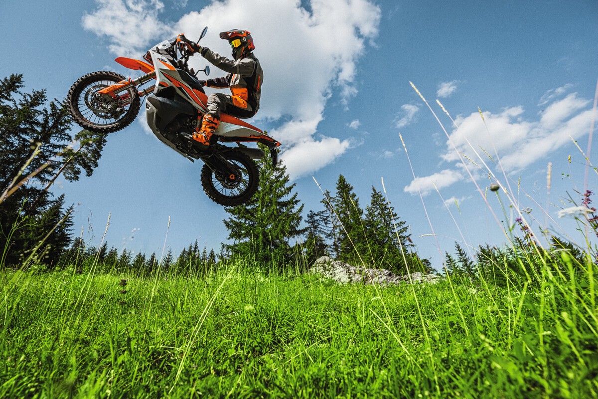 KTM 890 Adventure R 2023: le foto