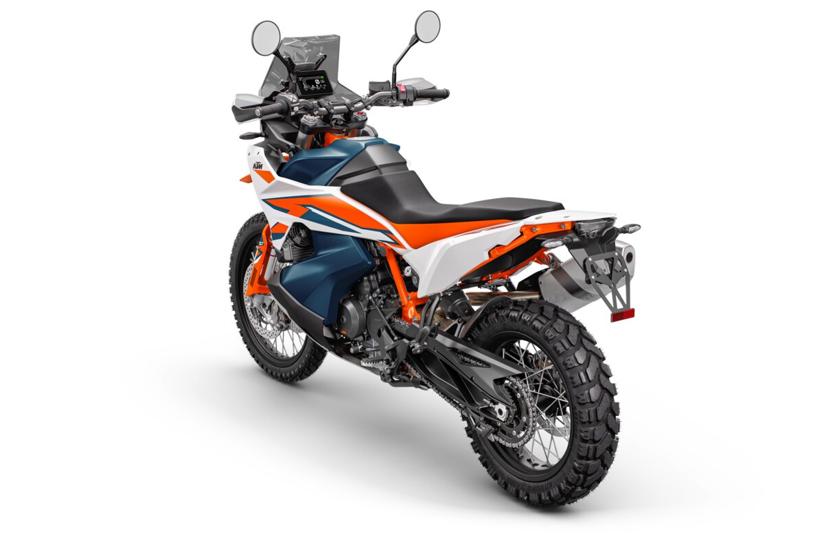 KTM 890 Adventure R 2023: le foto