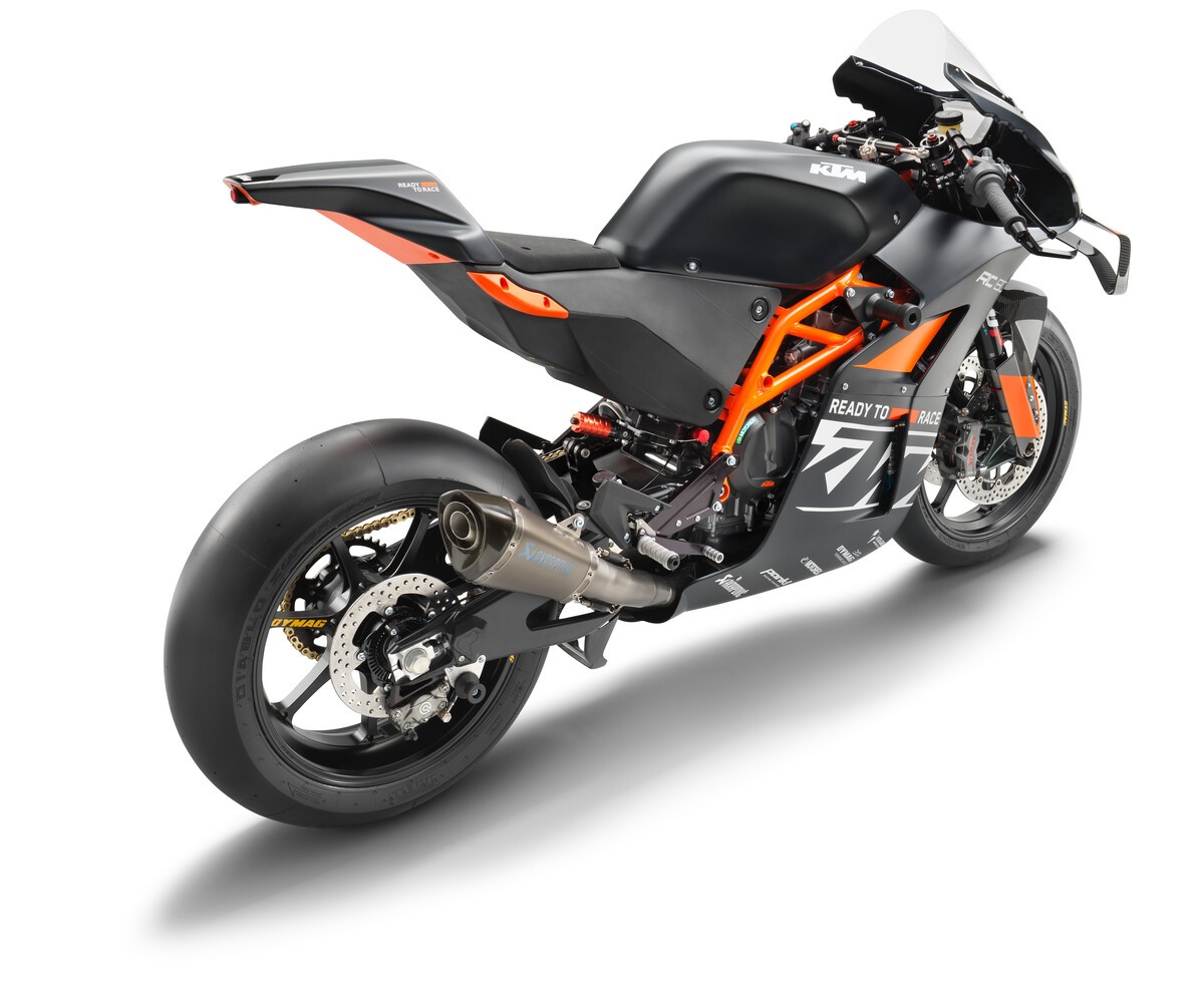 KTM RC 8C 2023: le immagini